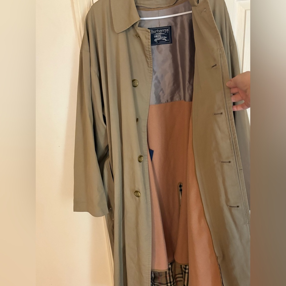 Burberry Classic Beige Trench Coat with removable liner and belt for Men